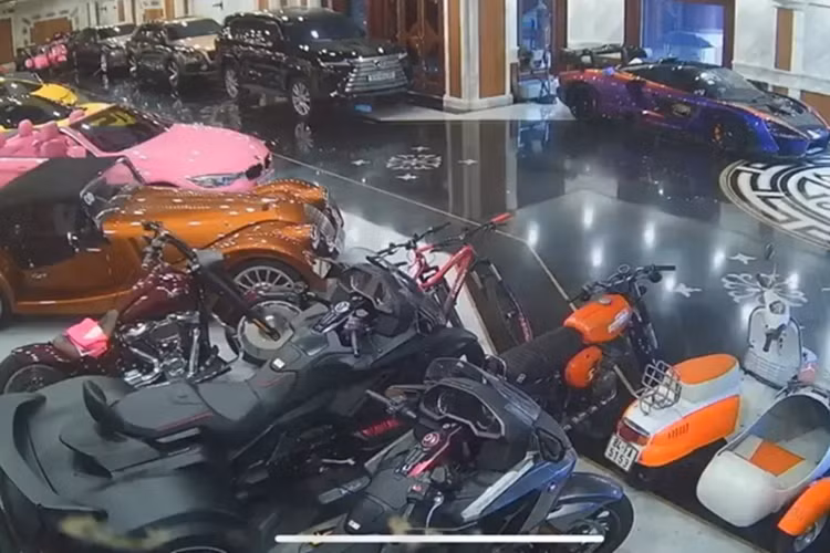 Dòng siêu xe triệu đô Koenigsegg Regera sử dụng hệ dẫn động hybrid với máy xăng V8, Biturbo, dung tích 5.0 lít kết hợp cùng 3 mô-tơ điện cho ra công suất tổng cộng hơn 1.500 mã lực cùng mô-men xoắn cực đại 2.000 Nm.