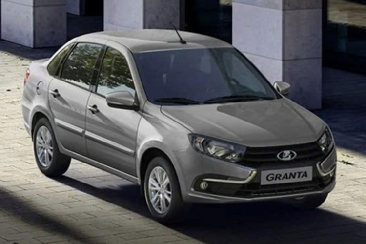 Xe được thiết kế cho đô thị, được trang bị động cơ 1.6L đi cùng hộp số sàn 5 cấp hoặc tự động 4 cấp tùy thị trường. Tuy nhiên, mức tiêu hao nhiên liệu ở mức dưới 7 lít/100km trong điều kiện kết hợp lại chưa thực sự ấn tượng.