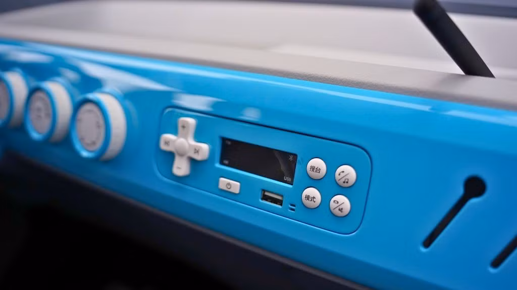 Tuy nhiên, bên cạnh lợi thế về giá và thiết kế, Pony vẫn còn một số điểm cần thời gian để chứng minh, bao gồm: chất lượng vận hành thực tế, độ bền của pin, cũng như mạng lưới hậu mãi và dịch vụ chăm sóc khách hàng, vốn là lợi thế của những hãng xe đã có mặt lâu dài như VinFast hay Wuling.