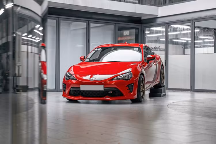 Bản nâng cấp giữa vòng đời này của Toyota 86 gồm một số tinh chỉnh nhẹ về thiết kế như cản trước, khuếch tán gió sau, thiết kế cụm đèn trước và sau...
