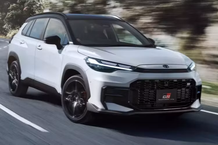 Không có gì ngạc nhiên khi Toyota Corolla Cross thường được xem là mẫu xe thiên về thực dụng hơn là cảm xúc. Tuy nhiên, bản nâng cấp mới nhất từ Toyota đã mang lại một diện mạo mạnh mẽ và hấp dẫn hơn hẳn cho mẫu SUV cỡ nhỏ này.