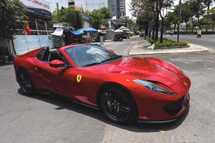Mãi đến nay, chiếc xe Ferrari 812 GTS này mới lộ diện chính thức, và đang tìm chủ nhân với giá trên 21 tỷ đồng, mức giá này còn thương lượng, và khách sẽ được người bán đăng ký giúp biển số.