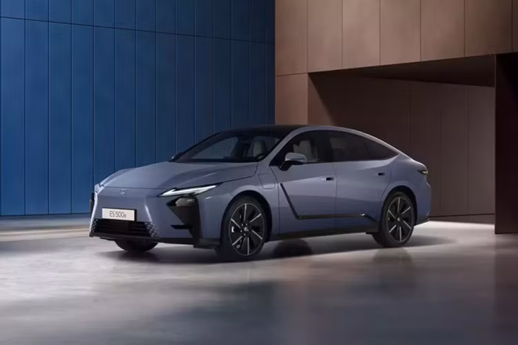 Lexus ES chưa bao giờ là lựa chọn hàng đầu trong phân khúc tại thị trường châu Âu và thương hiệu Nhật Bản rõ ràng đang quyết tâm thay đổi điều đó với thế hệ mới nhất.