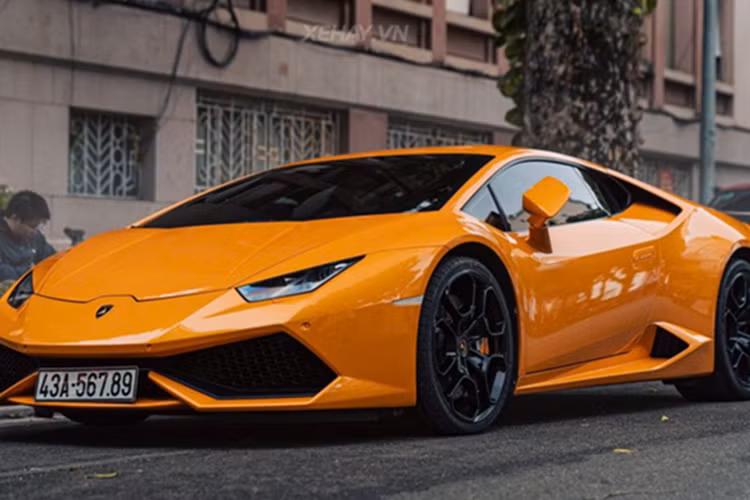 Doanh nhân Hà Nội không để chiếc siêu xe Lamborghini Huracan LP610-4 phải lắp biển xấu nên đã bỏ ra 700 triệu đồng đấu giá biển 30M-088.88. Điều này khiến không ít người khâm phục trước độ chịu chơi của đại gia này như nào.