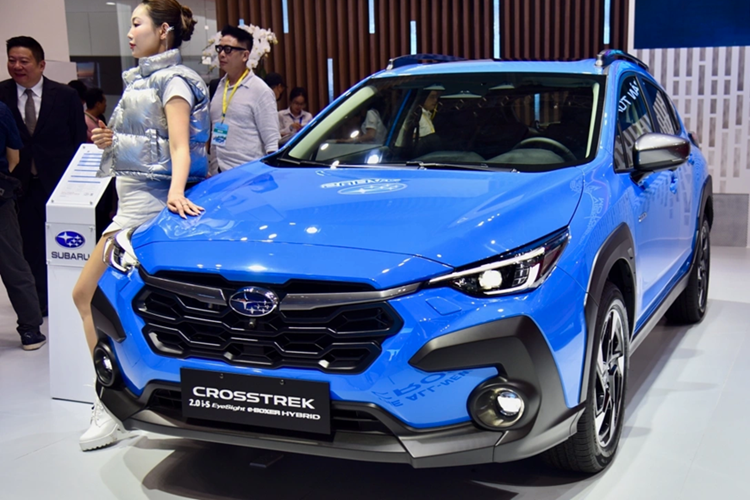 Lần đầu tiên ra mắt thị trường Việt Nam vào hồi tháng 10/2024, Subaru Crosstrek sở hữu kích thước dài x rộng x cao lần lượt 4.480 x 1.800 x 1.575 mm, chiều dài cơ sở 2.670 mm và khoảng sáng gầm 220 mm. Xe có kích thước nhỉnh hơn nhiều đối thủ cùng phân khúc.
