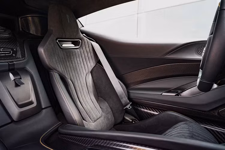 Tương tự các mẫu Battista khác, Novantacinque cung cấp sức mạnh bởi 4 động cơ điện độc lập, tạo ra công suất 1.900 mã lực.