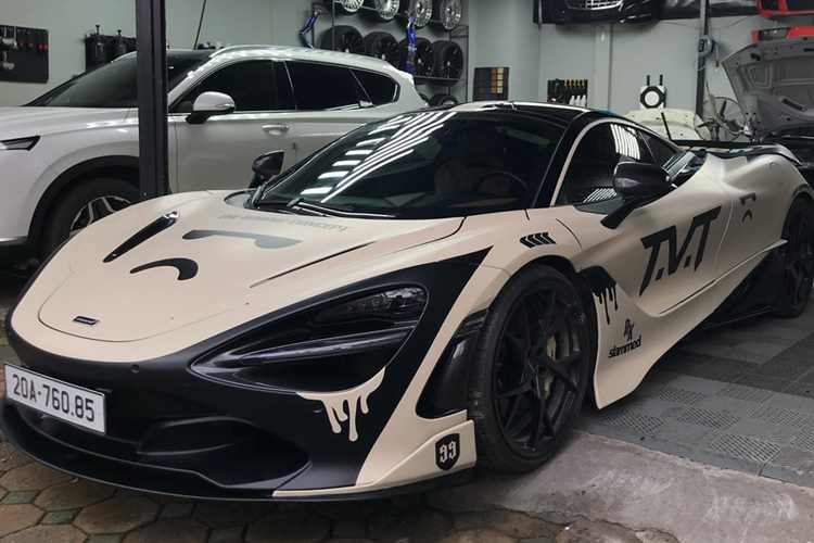 Cuối cùng là việc lột xác nhẹ cho chiếc siêu xe McLaren 720S này bằng bộ khuếch tán lớn, khá hầm hố, cản sau sử dụng carbon của TopCar, thay vì dạng vật liệu composite nhẹ của nguyên bản, giúp tổng thể xe hài hòa hơn.