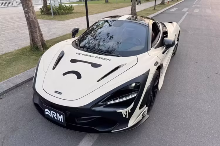 Anh đã nhanh chóng mua lại chiếc siêu xe McLaren 720S này từ 1 showroom chuyên mua bán siêu xe ở Tp.HCM, và sau đó chi vài tỷ đồng để độ body kit TopCar Design cho xe. Sự mới lạ này đã giúp chiếc 720S này thật sự khác biệt so với các sản phẩm còn lại.