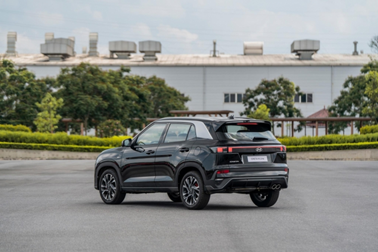 Cuối cùng, phiên bản N Line được thiết kế dành riêng cho nhóm khách hàng trẻ tuổi yêu thích phong cách thể thao, nổi bật với mâm 18 inch, lẫy chuyển số và ngoại hình cá tính.