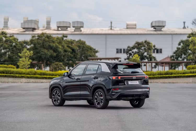 Cuối cùng, phiên bản N Line được thiết kế dành riêng cho nhóm khách hàng trẻ tuổi yêu thích phong cách thể thao, nổi bật với mâm 18 inch, lẫy chuyển số và ngoại hình cá tính.