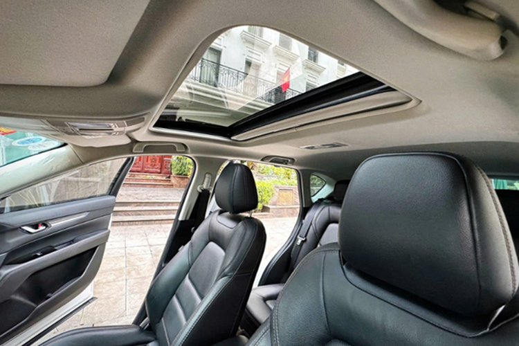 Nhờ chính sách giá hấp dẫn, Mazda CX-5 ghi nhận mức tiêu thụ ấn tượng trong tháng 4/2025. Theo báo cáo từ Hiệp hội các nhà sản xuất ô tô Việt Nam (VAMA), đã có 1.416 xe CX-5 được bán ra trong tháng, đây là mức cao nhất kể từ đầu năm. So với tháng 3, doanh số tăng thêm 317 xe, tương đương mức tăng gần 29%.