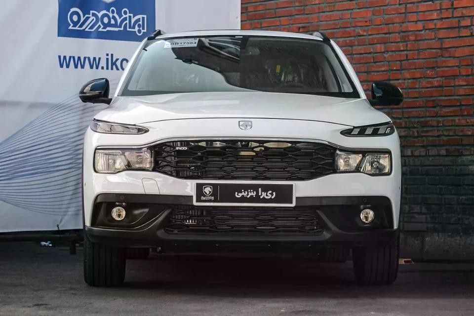 Con ngựa cũng được hãng xe Iran Khodro lựa chọn. Thành lập vào năm 1962, thương hiệu này sản xuất xe du lịch, xe khách, xe buýt, minivan... xuất khẩu đến các nước Nga, Syria, Iraq, Ai Cập, Bulgaria...