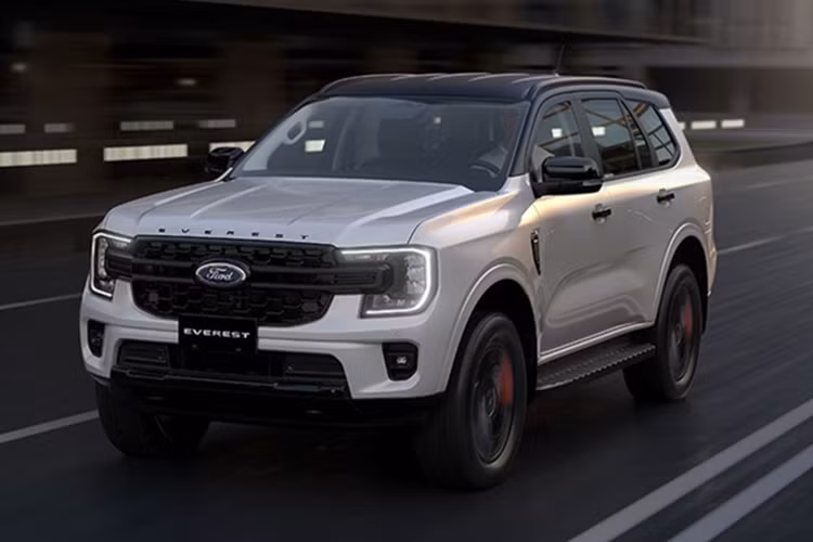 Ford Everest hiện là mẫu SUV hạng D bán chạy nhất tại thị trường Việt Nam. Trong 4 tháng đầu năm 2025, hãng Ford đã bán được 3.224 chiếc SUV cỡ D này cho người Việt Nam.