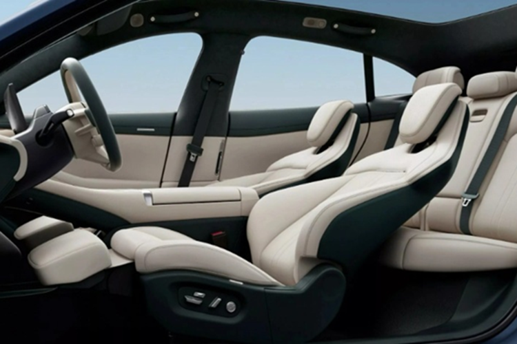 Cả ba đều sử dụng nền tảng điện áp cao 800V silicon carbide, hỗ trợ sạc nhanh 5,2C giúp tăng phạm vi di chuyển tới 620 km chỉ trong 15 phút sạc.