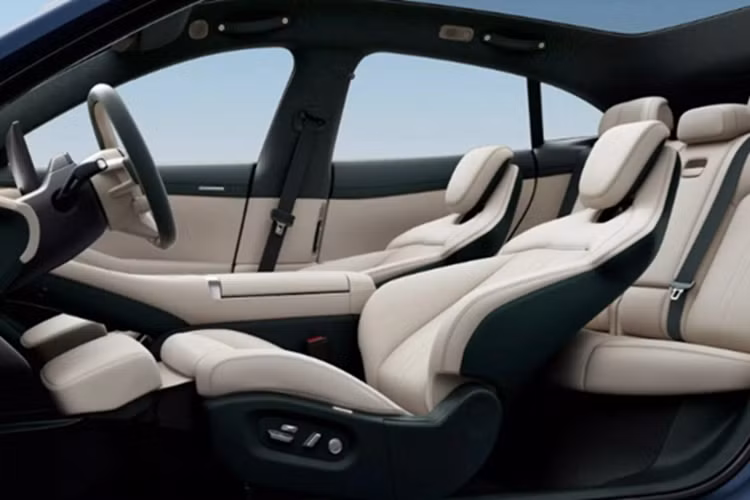 Cả ba đều sử dụng nền tảng điện áp cao 800V silicon carbide, hỗ trợ sạc nhanh 5,2C giúp tăng phạm vi di chuyển tới 620 km chỉ trong 15 phút sạc.