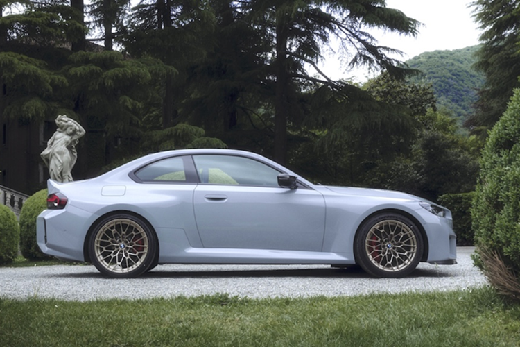 Khả năng tăng tốc 0-100 km/h trong 3,7 giây, nhanh hơn 0,2 giây so với trước đây. Tốc độ giới hạn điện tử ở mức 303 km/h, cao hơn 18 km/h so với M2 sử dụng gói M Driver và cao hơn 13 km/h so với M4.