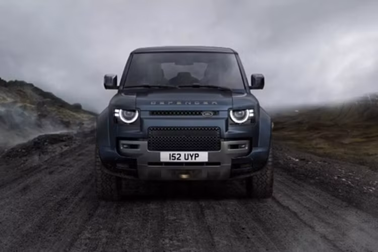 Theo công bố chính thức, Land Rover Defender thế hệ L663 sẽ nhận được một loạt thay đổi đáng chú ý, từ thiết kế, trang bị công nghệ đến tùy chọn động cơ. Mẫu xe sẽ được ra mắt đầu tiên tại Anh trước khi mở rộng ra các thị trường toàn cầu.