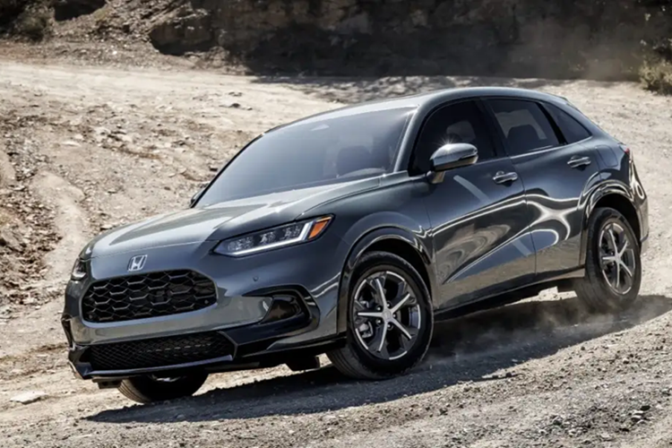 Gói công nghệ an toàn Honda Sensing tiếp tục là trang bị tiêu chuẩn, bao gồm các tính năng như ga tự động thích ứng, hỗ trợ di chuyển khi tắc đường, nhận diện biển báo giao thông, đèn pha tự động, cảnh báo va chạm phía trước, cảnh báo chệch làn và phanh giảm thiểu va chạm.