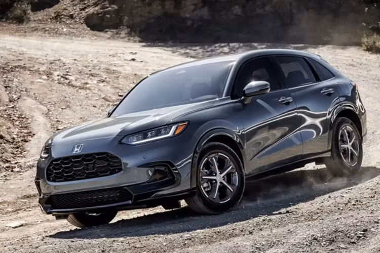 Gói công nghệ an toàn Honda Sensing tiếp tục là trang bị tiêu chuẩn, bao gồm các tính năng như ga tự động thích ứng, hỗ trợ di chuyển khi tắc đường, nhận diện biển báo giao thông, đèn pha tự động, cảnh báo va chạm phía trước, cảnh báo chệch làn và phanh giảm thiểu va chạm.