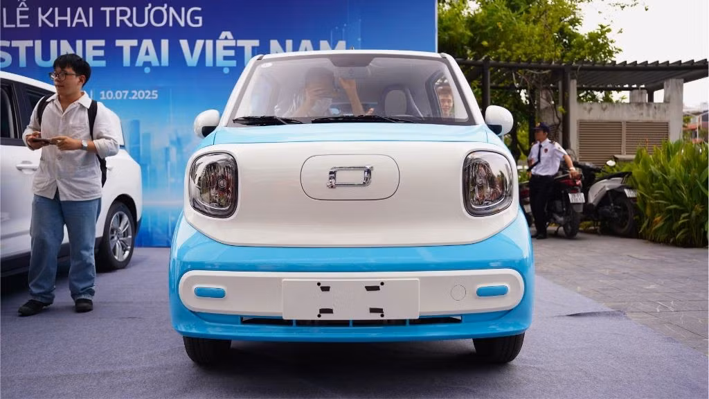 Sáng ngày 10/7, thương hiệu xe điện Bestune, một nhánh sản phẩm thuộc tập đoàn ô tô First Auto Works (FAW) Trung Quốc đã chính thức giới thiệu 2 mẫu xe đầu tiên tại thị trường Việt Nam. Trong đó, mẫu xe thu hút sự chú ý nhiều nhất chính là Bestune Pony.