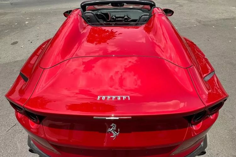Tại thời điểm ra mắt, siêu xe mui trần Ferrari 812 GTS có giá bán trên 450.000 đô la, tương đương 10,5 tỷ đồng nhưng hiện tại, các xe cũ đã đều tăng giá từ 100.000 đô la đến 250.000 đô la, tùy theo độ mới, xe có option ra sao.