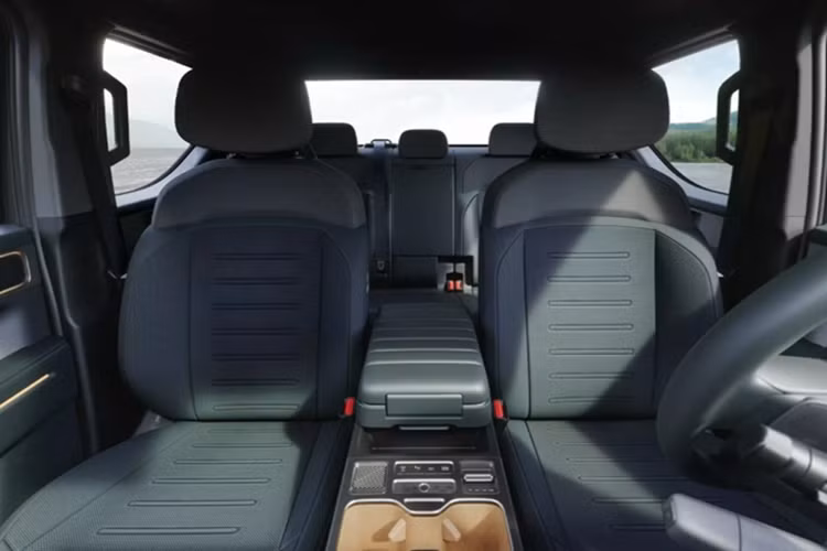 Tại thị trường Úc, Kia Tasman có giá bán khởi điểm từ 42.990 AUD (khoảng 727,18 triệu VNĐ) cho phiên bản tiêu chuẩn S và lên tới 74.990 AUD (khoảng 1,26 tỷ VNĐ) cho phiên bản cao cấp nhất Tasman X-Pro 4x4.