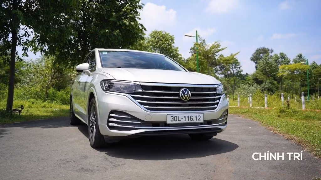 Volkswagen Viloran được trang bị nhiều công nghệ an toàn tiên tiến, bao gồm 7-9 túi khí tuỳ từng phiên bản, cảnh báo điểm mù, phanh tự động khẩn cấp, hỗ trợ giữ làn, cảm biến trước/sau, camera 360 độ, cảm biến áp suất lốp, mang lại sự an tâm tối đa cho người lái và hành khách.