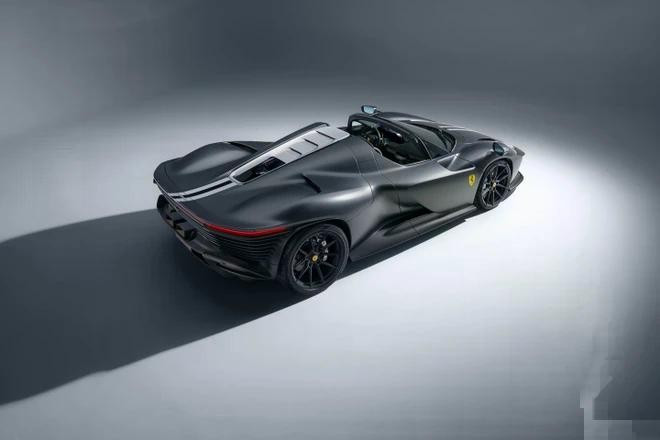 Novitec là một trong số ít hãng độ dám công bố gói nâng cấp can thiệp trực tiếp vào thiết kế và hiệu năng của siêu xe này, vốn còn được săn đón nhiều hơn cả hypercar Ferrari F80 vừa ra mắt, nhờ vào cơ cấu động cơ V12 hút khí tự nhiên.