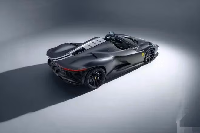 Novitec là một trong số ít hãng độ dám công bố gói nâng cấp can thiệp trực tiếp vào thiết kế và hiệu năng của siêu xe này, vốn còn được săn đón nhiều hơn cả hypercar Ferrari F80 vừa ra mắt, nhờ vào cơ cấu động cơ V12 hút khí tự nhiên.