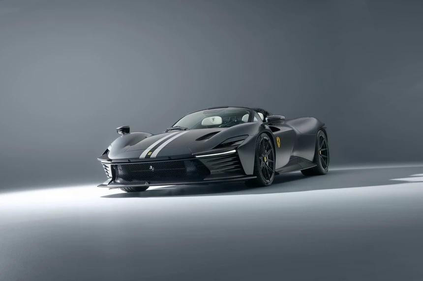 Sau Monza SP1 và Monza SP2, Ferrari Daytona SP3 là siêu phẩm đầu bảng thuộc dải sản phẩm Icona Series, vốn được mô phỏng theo các mẫu xe biểu tượng của thương hiệu.