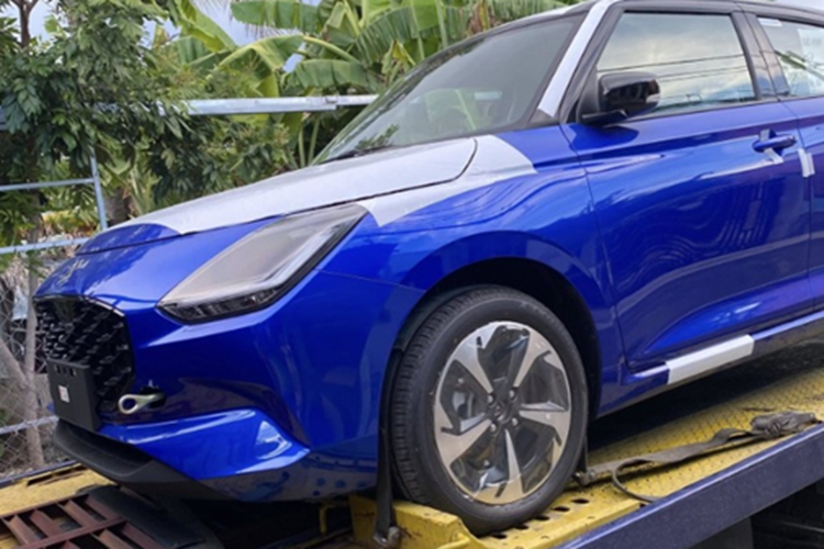 Vào tháng 9/2024, Suzuki Swift đã tạm thời biến mất khỏi danh mục sản phẩm tại Việt Nam do doanh số thấp, chỉ đạt trung bình khoảng 25 xe mỗi tháng trong năm 2023. Mẫu sedan cùng phân khúc là Suzuki Ciaz cũng đã ngừng phân phối.