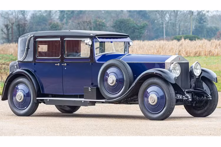 Động cơ này kết hợp với hai loại hộp số tùy thuộc vào nơi sản xuất. Đối với phiên bản tại Anh dùng hộp số sàn 4 cấp, trong khi phiên bản Mỹ (sản xuất tại Massachusetts) dùng hộp số sàn 3 cấp.