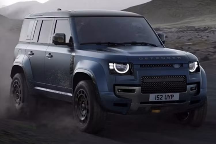 Không có gì ngạc nhiên khi hãng xe Anh quốc lựa chọn Defender để đầu tư mạnh mẽ cho một bản nâng cấp giữa vòng đời, vừa đủ toàn diện để đáp ứng nhu cầu người dùng, vừa đủ tinh tế để không làm lu mờ sức hấp dẫn vốn đang ở đỉnh cao của mẫu xe.