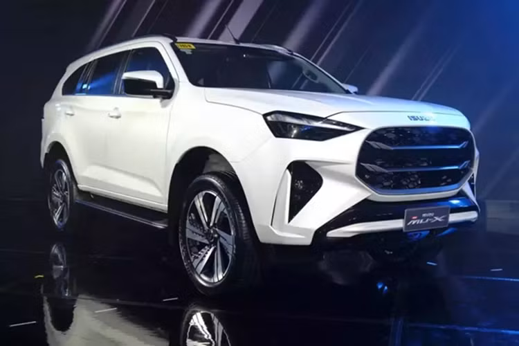 Giá bán của Isuzu mu-X 2025 tại Việt Nam hiện chưa được công bố. Trong khi đó, phiên bản hiện tại đang được bán ở Việt Nam với giá từ 911 triệu đến 1,25 tỷ đồng, khá hấp dẫn trong phân khúc. Tuy nhiên, mẫu xe này lại không được ưa chuộng tại Việt Nam với doanh số cộng dồn trong 4 tháng đầu năm 2025 chỉ đạt 76 chiếc.