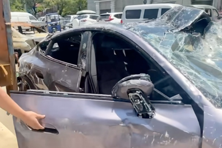 Tuy nhiên theo dữ liệu do Mạng lưới chất lượng ôtô Trung Quốc công bố – nền tảng thuộc sự quản lý của Cục giám sát thị trường Trung Quốc – Xiaomi SU7 là mẫu xe bị người dùng khiếu nại nhiều nhất trong quý I/2025. Với tổng cộng 239 điểm phạt, SU7 trở thành cái tên “đội sổ” trong danh sách gồm 29 mẫu sedan điện từ các thương hiệu trong nước.