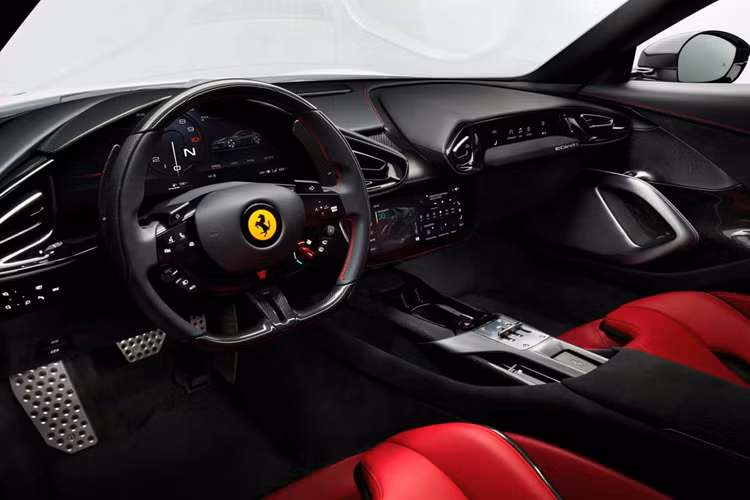 Ferrari 12Cilindri có bánh xe 21 inch ở phía trước và phía sau. Lốp xe là loại Michelin Pilot Sport S5 hoặc Goodyear Eagle F1 Supersport.