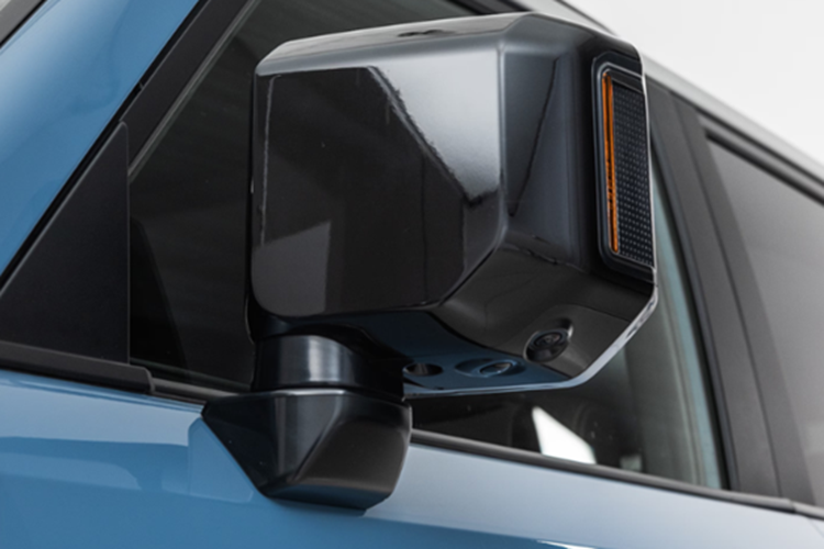 So với các đối thủ sử dụng nền tảng liền khối (unibody) như Ford Bronco Sport hay Jeep Compass, Toyota Land Cruiser FJ có tiềm năng vượt trội về độ ổn định khung xe, khả năng chịu lực và linh hoạt ở địa hình phức tạp.