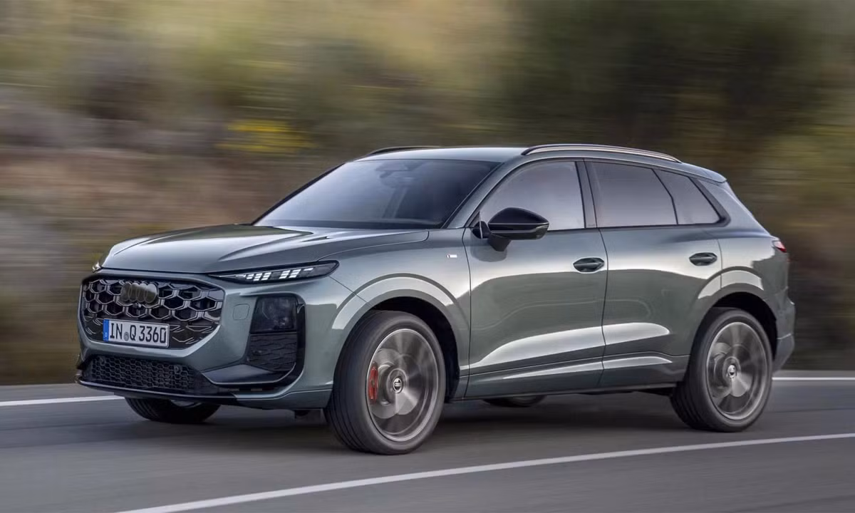 Phần đầu xe nổi bật với lưới tản nhiệt khung đơn đặc trưng, kết hợp hệ thống đèn pha LED tích hợp hốc gió lớn và đèn ban ngày kỹ thuật số.