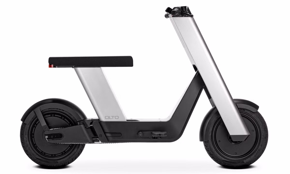 Xe có tốc độ tối đa 32 km/h, đủ điều kiện hoạt động trong làn xe đạp tại hầu hết các thành phố của Mỹ mà không cần bằng lái hay bảo hiểm. Khi kích hoạt chế độ Off-road, xe có thể đạt tới 53 km/h