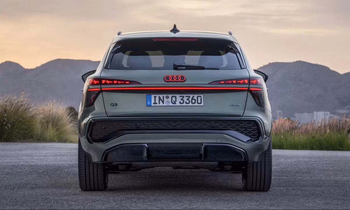 Bản e-hybrid sở hữu cụm pin 25,7 kWh, công suất 268 mã lực, mô-men xoắn 400 Nm và có thể di chuyển thuần điện tới 119 km. Hỗ trợ sạc nhanh DC công suất 50 kW, pin đạt 80% trong khoảng 30 phút.