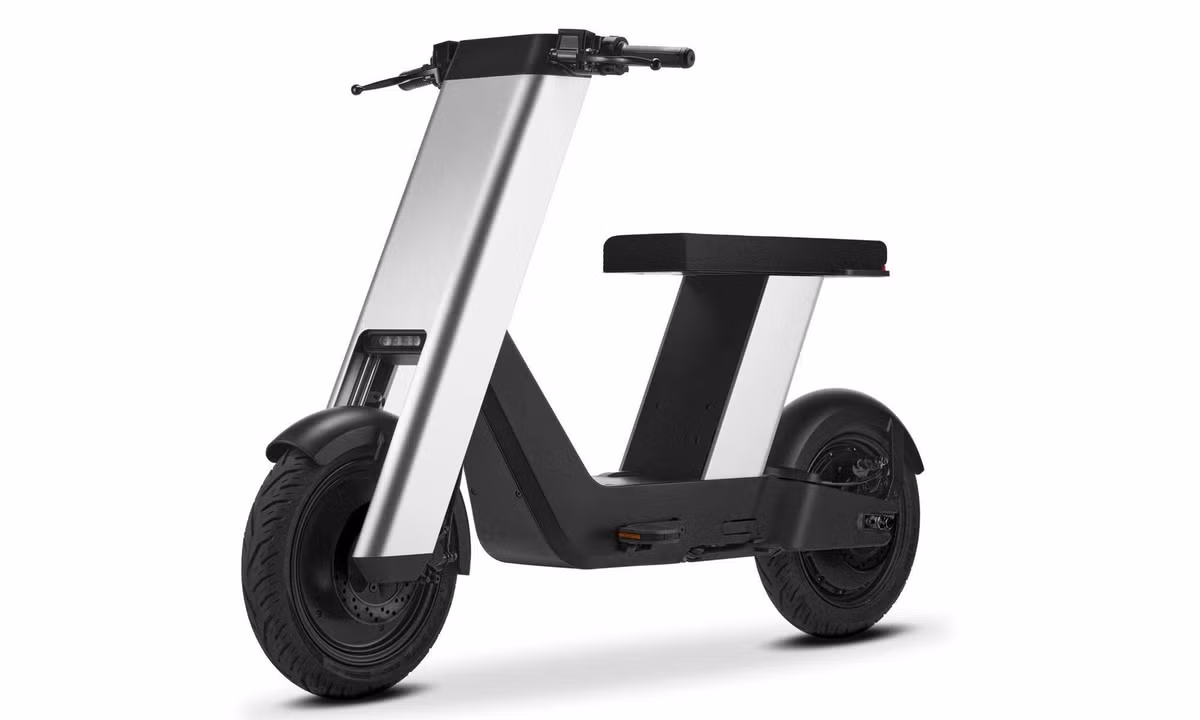 Startup Mỹ Infinite Machine vừa ra mắt mẫu xe máy điện Olto với thiết kế tối giản, mang phong cách tương lai và tích hợp nhiều công nghệ hiện đại.