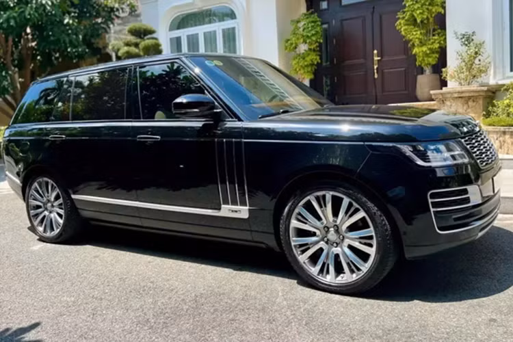 Thông tin về việc Minh "Nhựa" đã bán đi cận vệ theo mình 3 năm qua, là chiếc Range Rover SVAutobiography đời cũ, mang biển số khá đẹp là 51H-939.39, đã nhận được không ít sự quan tâm của cộng đồng mạng, cũng như giới mê xe trên toàn thế giới.