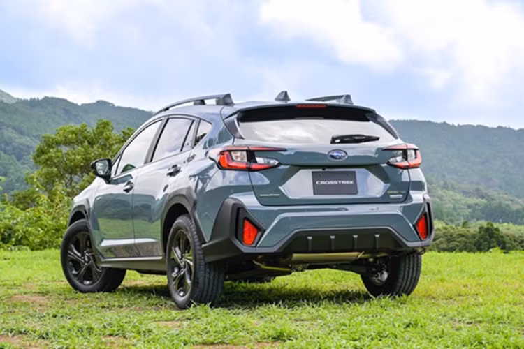 Tương tự Subaru Forester, Crosstrek cũng có gói công nghệ an toàn chủ động EyeSight 4.0 nổi tiếng với những tính năng như phanh tự động phòng tránh va chạm, đánh lái khẩn cấp tự động, kiểm soát hành trình thích ứng, định tâm làn đường và hỗ trợ giữ làn đường.