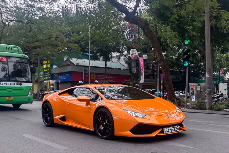 Sau khi mua lại chiếc siêu xe Lamborghini Huracan LP610-4 này và 1 thời gian ngắn dạo phố Hà Nội cùng biển số 43A-567.89, chủ xe đã chính thức làm xong các thủ tục sang tên lại cho mình và đồng nghĩa trả biển số 43A-567.89 cho chủ trước.