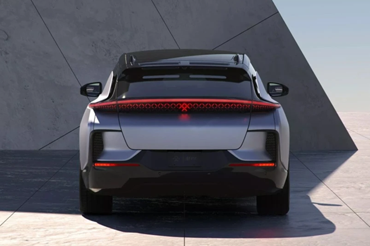 Trước đó, Faraday Future từng thông báo nhận được 1.000 đơn đặt trước cho mẫu minivan FX Super One từ JC Auto. Tuy nhiên, các báo cáo gần đây tiết lộ số lượng thực tế có thể chỉ dừng ở… 2 xe. Tương tự, một đơn hàng 300 chiếc từ công ty Sky Horse mà Faraday Future từng công bố, được xác nhận thực tế chỉ là “ít nhất một xe”.
