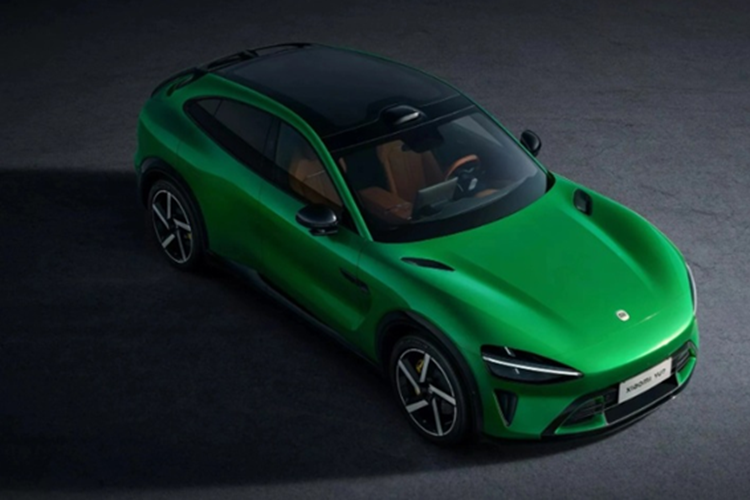 Xiaomi YU7 được phát triển trên nền tảng Modena, xe sở hữu kích thước dài 4.999 mm, rộng 1.996 mm, cao 1.608 mm và chiều dài cơ sở 3.000 mm. Xe có trọng lượng dao động từ 2.140 đến 2.460 kg, tùy theo cấu hình, với tùy chọn mâm 19 và 20 inch.