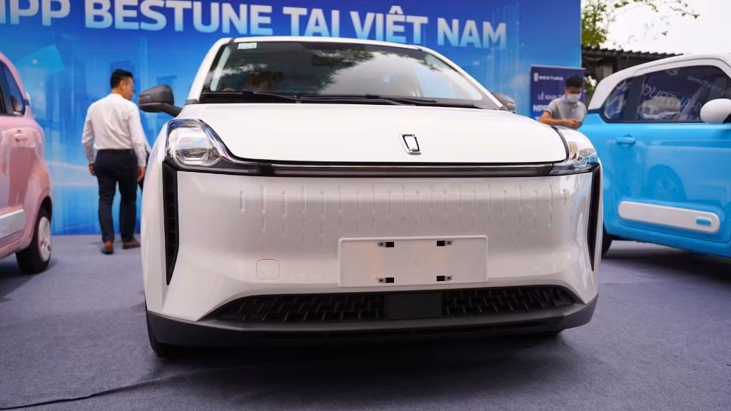 Ngày 10/7/2025, tại Hà Nội, Công ty TNHH Carfe, nhà phân phối chính thức thương hiệu Bestune tại Việt Nam đã tổ chức lễ ra mắt mẫu xe điện MPV Bestune NAT. Cùng với sự kiện, showroom đầu tiên của Bestune tại Việt Nam cũng chính thức khai trương, đánh dấu bước đi đầu tiên của hãng xe Trung Quốc trong chiến lược thâm nhập thị trường xe điện đô thị tại Việt Nam.