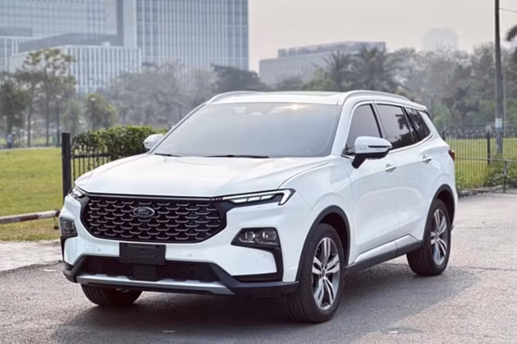 Đây là đợt ưu đãi lớn nhất từ đầu năm đến nay đối với Ford Territory. Chương trình ưu đãi được áp dụng trên phạm vi toàn quốc với mức tính lệ phí trước bạ là 10% giá niêm yết.