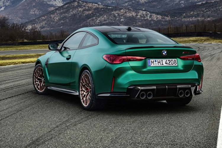 BMW M4 Competition Coupe xDrive 2025 được bán ra với giá 878.800 RM (tương đương 5,4 tỷ đồng), chưa bao gồm bảo hiểm tại Malaysia. Nếu đi kèm gói bảo hành và bảo dưỡng mở rộng 5 năm, giá xe sẽ là 930.900 RM (tương đương 5,71 tỷ đồng).