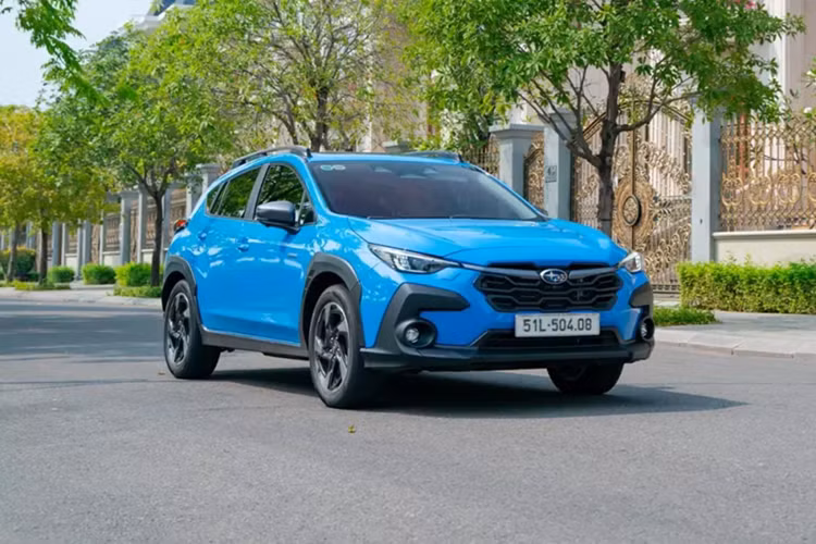 Động cơ kết hợp với hộp số tự động biến thiên vô cấp CVT với 8 cấp số ảo và hệ dẫn động 4 bánh toàn thời gian đối xứng. Thứ hai là hệ truyền động hybrid eBoxer với máy xăng 4 xi-lanh, dung tích 2.0L, cho công suất tối đa 148 mã lực và mô-men xoắn cực đại 196 Nm.